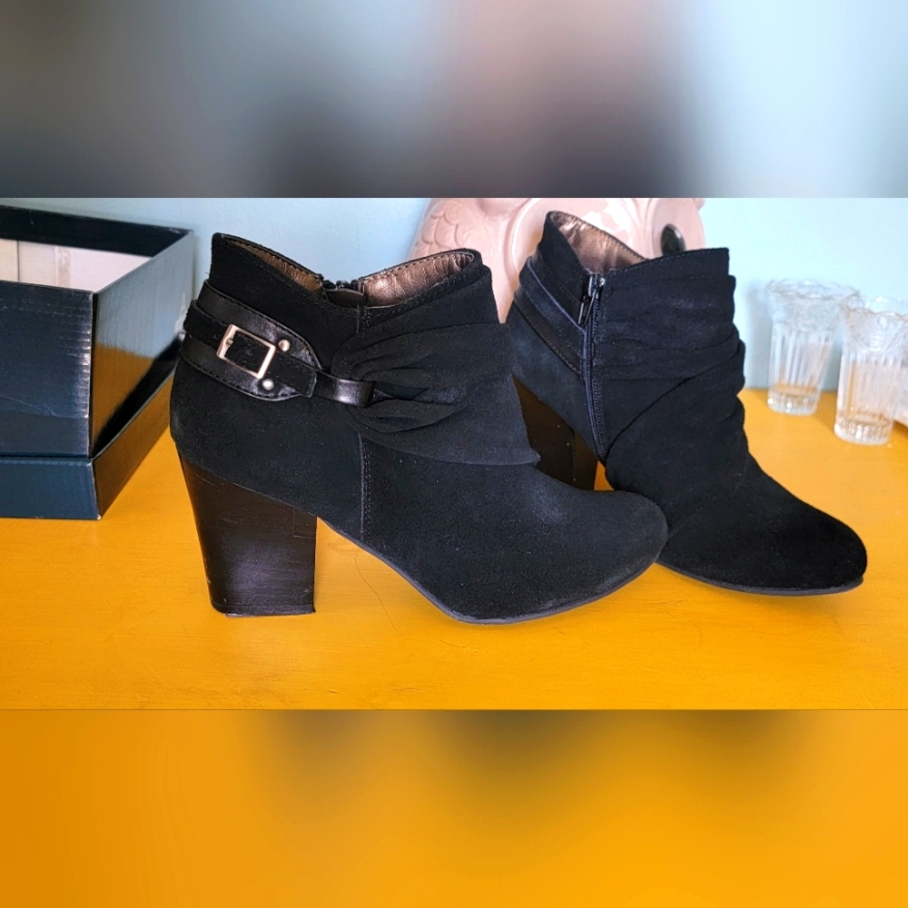 Andrew Geller Glorify Booties Women's 7 Black Faux Suade w/Buckle Detail